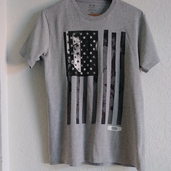 Other - Oakley T-Shirt Size Medium